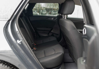 Подержанный автомобиль Kia Ceed Wagon 2019 года (19 фото)