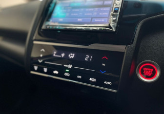 Подержанный автомобиль Honda Fit 2018 года (20 фото)