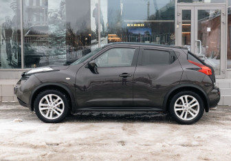 Подержанный автомобиль Nissan Juke 2011 года (8 фото)