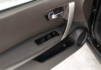 Подержанный автомобиль Nissan Qashqai 2007 года (16 фото)