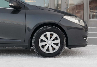 Подержанный автомобиль Renault Fluence 2010 года (9 фото)