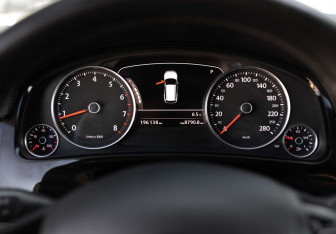 Подержанный автомобиль Volkswagen Touareg 2012 года (13 фото)