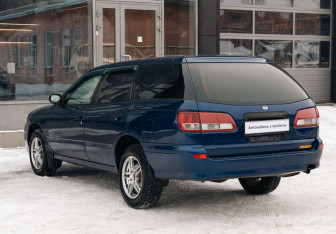 Подержанный автомобиль Nissan Expert 1999 года (7 фото)