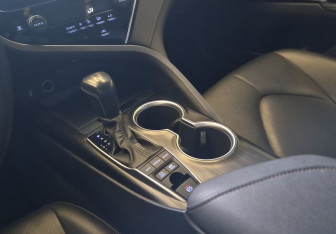 Подержанный автомобиль Toyota Camry Sedan 2022 года (11 фото)