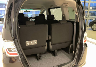 Подержанный автомобиль Honda Freed 2012 года (7 фото)