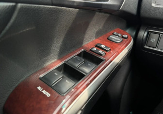 Подержанный автомобиль Toyota Camry Sedan 2013 года (13 фото)