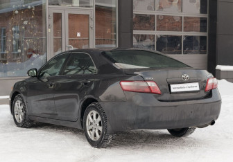 Подержанный автомобиль Toyota Camry Sedan 2011 года (7 фото)