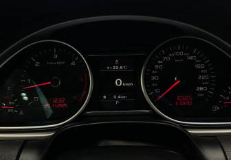 Подержанный автомобиль Audi Q7 2010 года (11 фото)