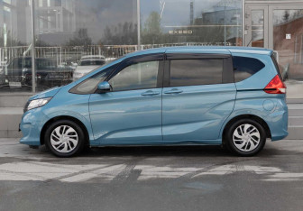 Подержанный автомобиль Honda Freed 2017 года (8 фото)