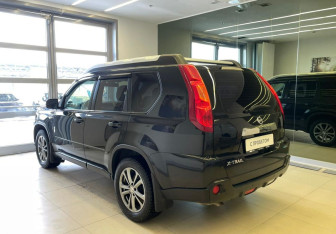 Подержанный автомобиль Nissan X-Trail 2010 года (6 фото)