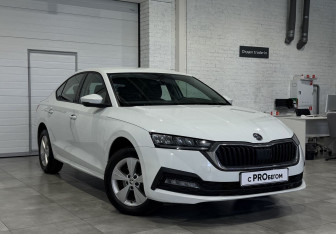Подержанный автомобиль Skoda Octavia Liftback 2021 года (3 фото)