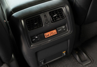 Подержанный автомобиль Nissan Pathfinder 2014 года (17 фото)