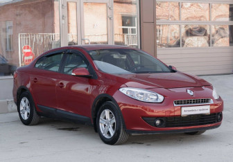 Подержанный автомобиль Renault Fluence 2010 года (3 фото)