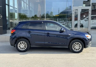 Подержанный автомобиль Mitsubishi ASX 2012 года (17 фото)