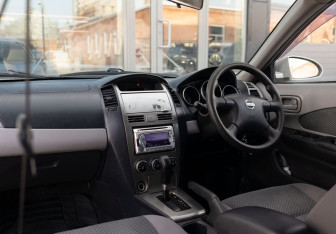 Подержанный автомобиль Nissan Wingroad 2002 года (10 фото)