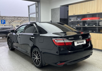 Подержанный автомобиль Toyota Camry Sedan 2017 года (6 фото)