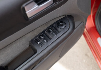 Подержанный автомобиль Ford Focus Sedan 2007 года (15 фото)