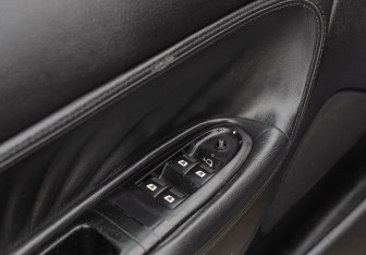 Подержанный автомобиль Peugeot 607 2004 года (15 фото)