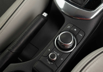 Подержанный автомобиль Mazda Demio 2016 года (17 фото)