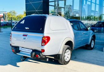 Подержанный автомобиль Mitsubishi L200 2015 года (8 фото)