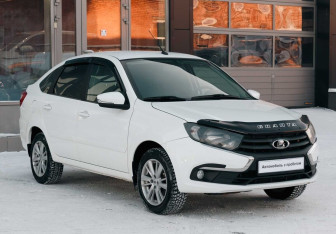 Подержанный автомобиль LADA (ВАЗ) Granta Liftback 2019 года (3 фото)
