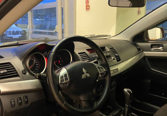 Подержанный автомобиль Mitsubishi Lancer Sedan 2008 года (8 фото)