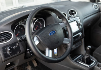 Подержанный автомобиль Ford Focus Sedan 2007 года (11 фото)