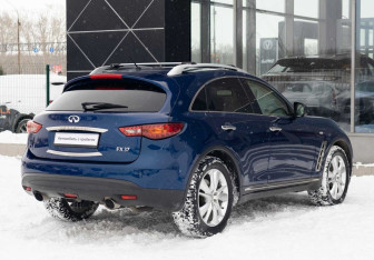 Подержанный автомобиль Infiniti FX 2012 года (5 фото)
