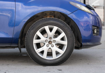 Подержанный автомобиль Mazda CX-7 2007 года (9 фото)