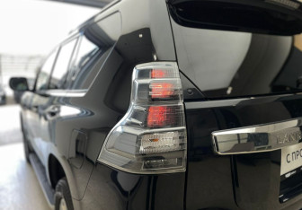 Подержанный автомобиль Toyota Land Cruiser Prado 2017 года (12 фото)