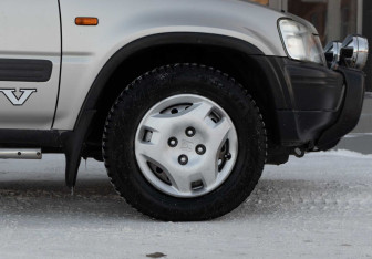 Подержанный автомобиль Honda CR-V 1997 года (9 фото)