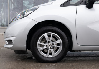 Подержанный автомобиль Nissan Note 2018 года (9 фото)