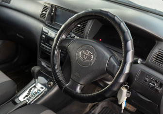 Подержанный автомобиль Toyota Corolla Hatchback 2003 года (11 фото)