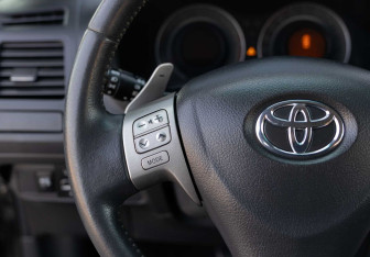 Подержанный автомобиль Toyota Auris Hatchback 2009 года (12 фото)