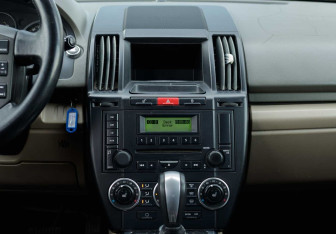 Подержанный автомобиль Land Rover Freelander 2009 года (14 фото)