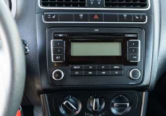 Подержанный автомобиль Volkswagen Polo Sedan 2011 года (13 фото)