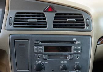 Подержанный автомобиль Volvo XC70 2001 года (13 фото)