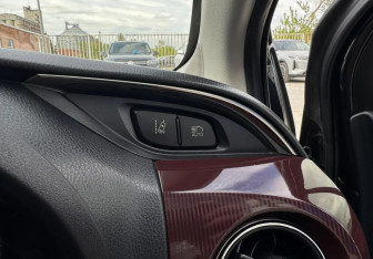 Подержанный автомобиль Toyota Vitz 2017 года (12 фото)