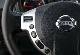 Подержанный автомобиль Nissan X-Trail 2012 года (12 фото)