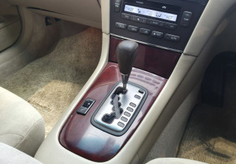 Подержанный автомобиль Toyota Windom 2001 года (11 фото)