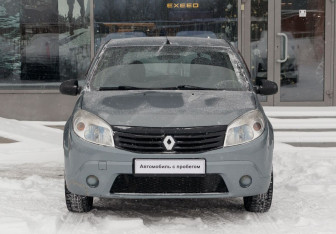 Подержанный автомобиль Renault Sandero 2011 года (2 фото)