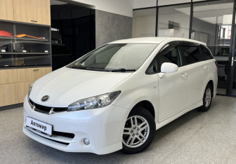 Подержанный автомобиль Toyota Wish Minivan 2010 года (3 фото)
