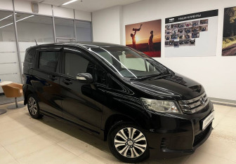 Подержанный автомобиль Honda Freed 2014 года (4 фото)