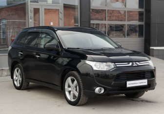 Подержанный автомобиль Mitsubishi Outlander 2012 года (3 фото)