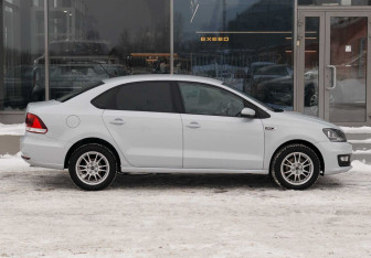 Подержанный автомобиль Volkswagen Polo Sedan 2018 года (4 фото)