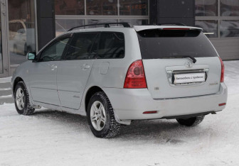 Подержанный автомобиль Toyota Corolla Wagon 2004 года (7 фото)