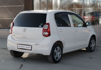 Подержанный автомобиль Toyota Passo 2012 года (5 фото)