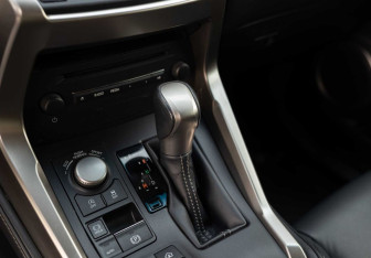 Подержанный автомобиль Lexus NX 2014 года (17 фото)