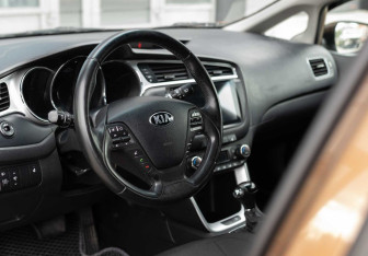 Подержанный автомобиль Kia Ceed Wagon 2017 года (11 фото)