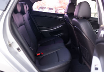 Подержанный автомобиль Hyundai Accent Sedan 2011 года (16 фото)